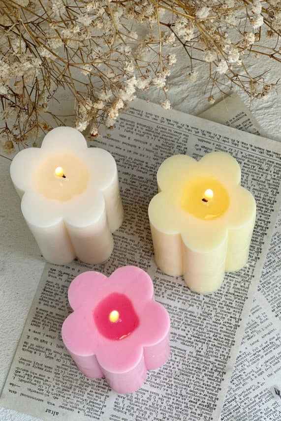 Daisy Pillar Candle