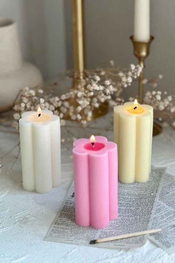 Daisy Pillar Candle