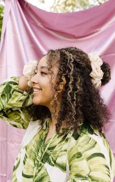 Pearl Jumbo Scrunchie