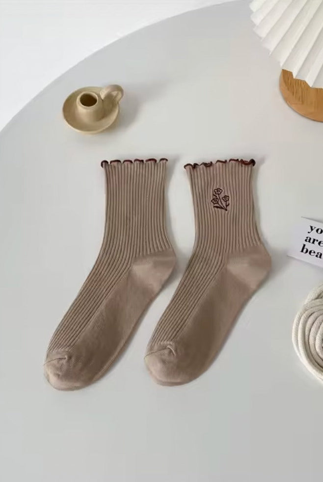 Soft brown ribbed socks with feminine ruffle trim