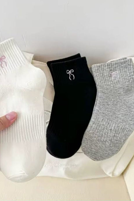 Bow Embroidered Crew Socks 2