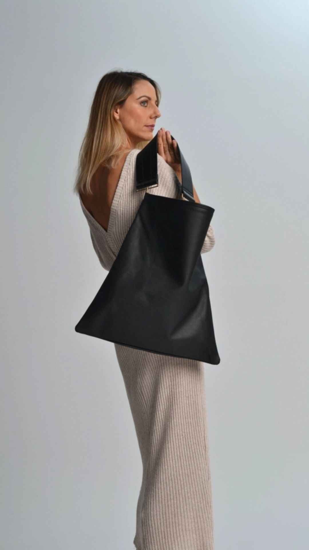 Akathi Leather Bag in Black