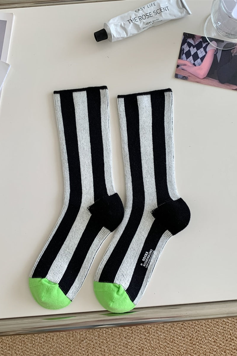 Contrast Striped Crew Socks Black - Love Classic 3