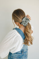 Aspen Jumbo Scrunchie - Love Classic 3