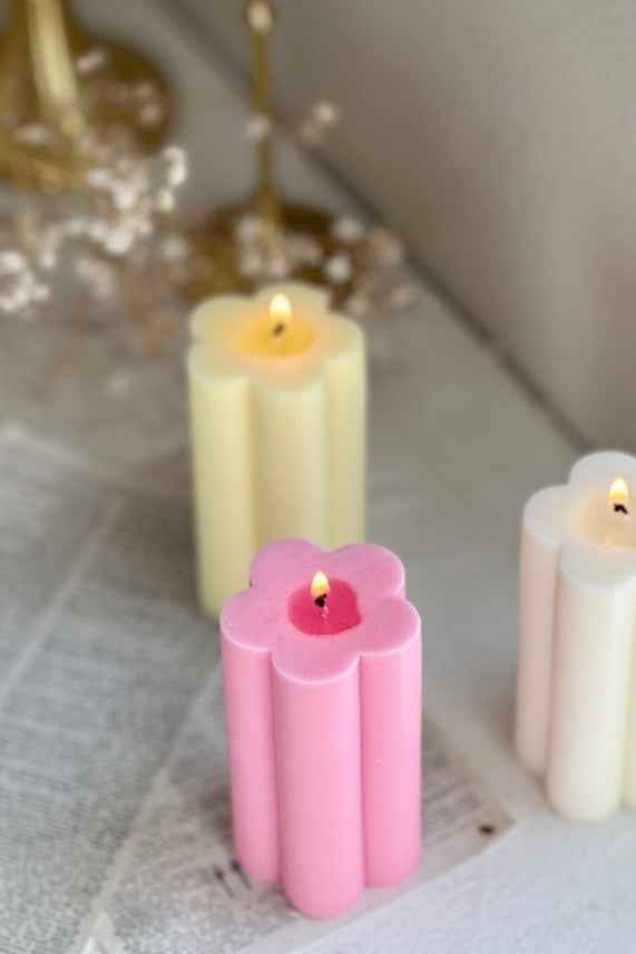 Daisy Pillar Candle